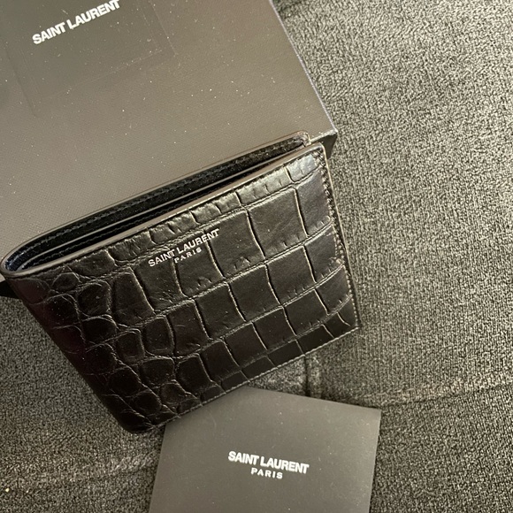 BRAND NEW authentic YSL wallet - Picture 1 of 5